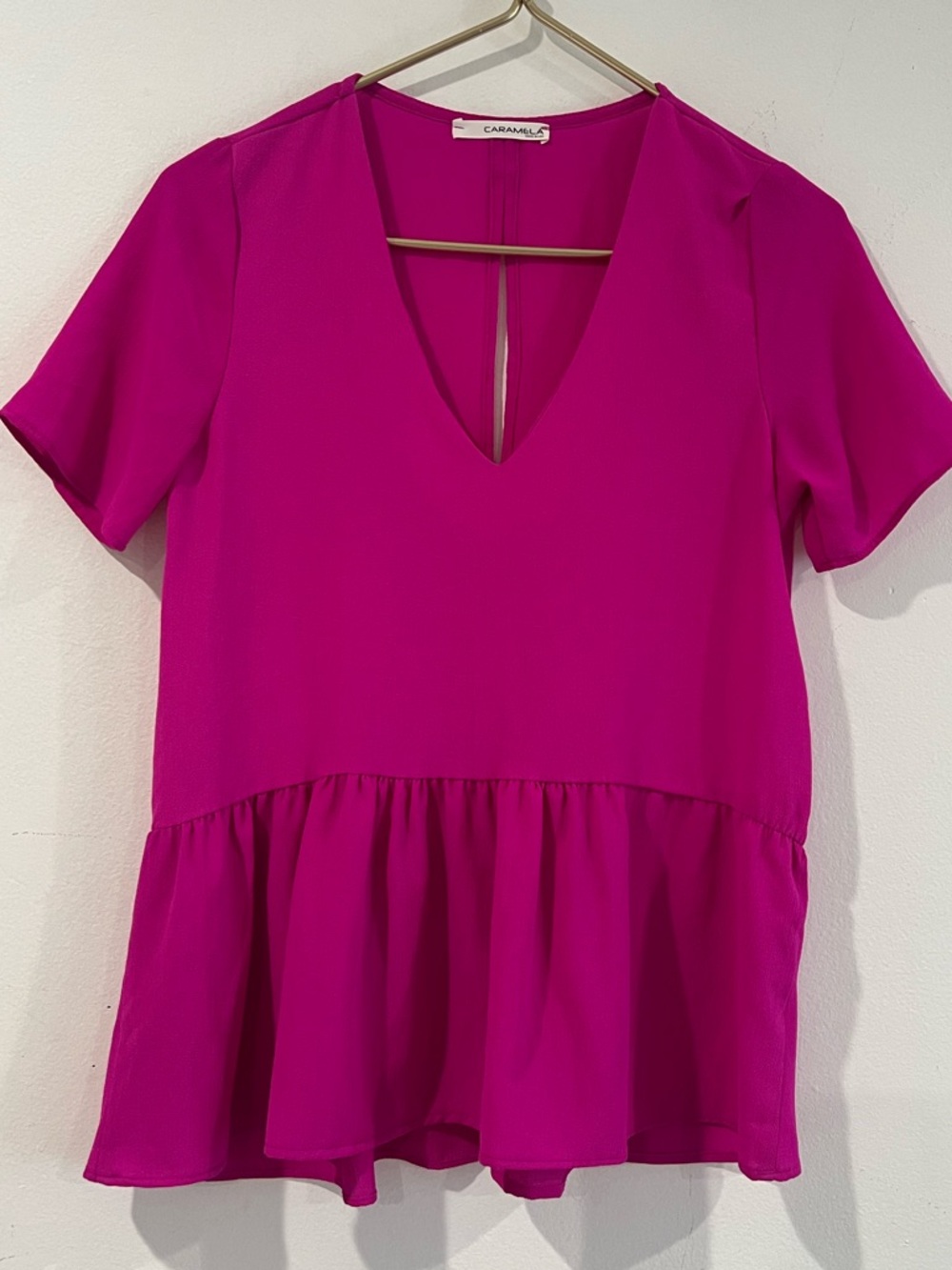 Caramela Fuchsia Top - Vibrant Pink short-sleeved V-neck with ruffle S